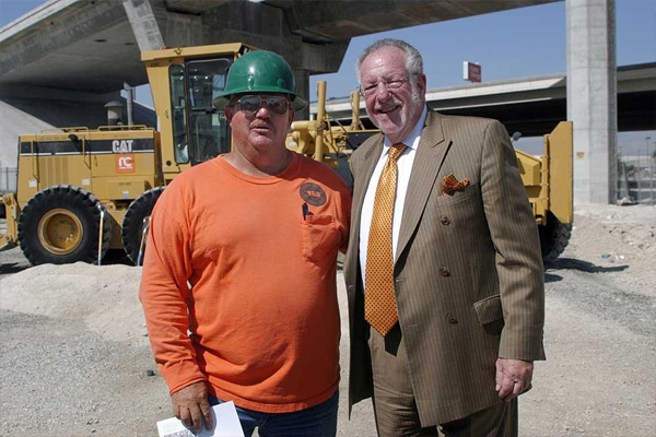 Dale McIntosh with Mayor Oscar Goodman at TAB project Discovery Drive